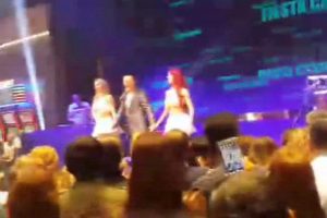 Serdar Orta&ccedil; konser sırasında fenalaştı