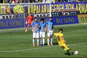 Ankarag&uuml;c&uuml; Menemen'e takıldı