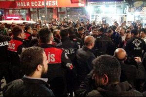 Şanlıurfa'da Suriyeli gerginliği: 1 polis yaralı, 2 g&ouml;zaltı
