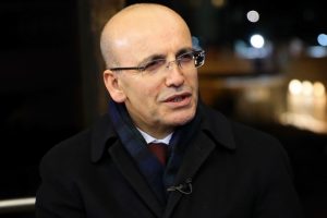 Şimşek: "İ&ccedil;e kapanmayacağız, k&ouml;t&uuml;mser olmayın"