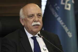 "Tiyatro toplumun k&uuml;lt&uuml;rel hafızasını canlı tutar"
