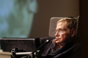 &Uuml;nl&uuml; isimler Stephen Hawking'in sesi olmak i&ccedil;in kuyruğa girdi