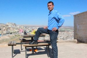 G&uuml;venlik g&ouml;revlisinden sinyal kesici ayakkabı