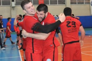 Nil&uuml;fer Belediyespor beraberliği son anda kurtardı
