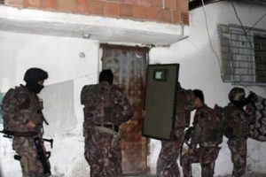 245 polisle şafak operasyonu d&uuml;zenlendi