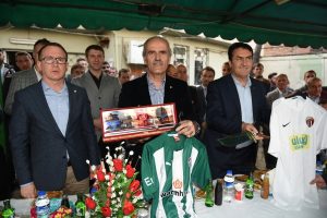 Altepe, Bursasporlu Batalla'nın formasını 10 bin liraya satın aldı