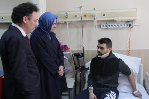 Kaya, Hollanda polisinin k&ouml;pekle saldırdığı H&uuml;seyin Kurt'u ziyaret etti