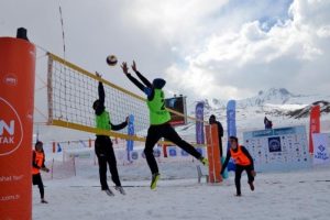 Erciyes'te Kar Voleybolu Kupası