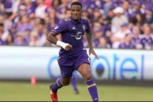 Atiba forvete Cyle Larin'i &ouml;nerdi
