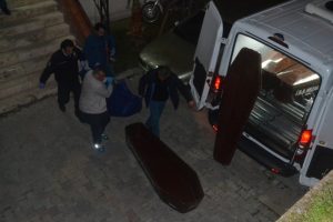 İzmir'de gen&ccedil; kızın &ouml;ld&uuml;r&uuml;lmesi ile ilgili 3 tutuklama