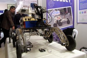 Bursa'da lise &ouml;ğrencisi NASA'nın kullandığı robotun benzerini geliştirdi