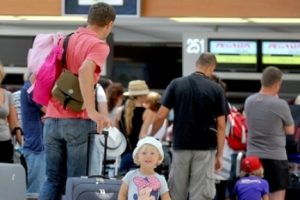 "Turistler yeniden T&uuml;rkiye'ye geliyor"