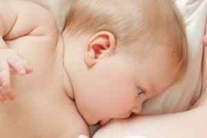 Emzirmek bebeklerin zihinsel gelişimini güçlendirmiyor