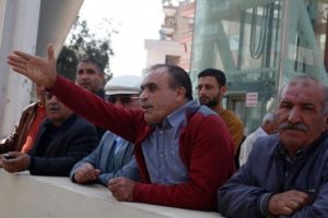 İntihar girişiminde bulunan gence vatandaşlardan destek!