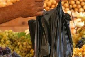 Marketlerdeki naylon poşetler kalkacak!