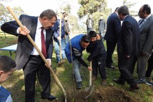 Bursa'da engelli &ouml;ğrenciler &uuml;niversite bah&ccedil;esini &ccedil;i&ccedil;eklendirdi