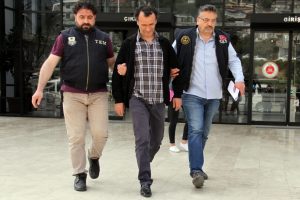 Eski emniyet m&uuml;d&uuml;r yardımcısı FET&Ouml;'den tutuklandı