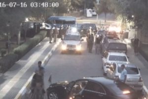 Darbeciler Diyarbakır Adliyesine b&ouml;yle girdi