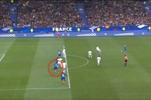 Fransa-İspanya ma&ccedil;ı futbol tarihine ge&ccedil;ti!