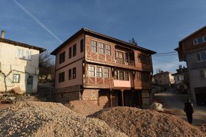 Bursa Belen&ouml;ren K&ouml;y Konağı g&uuml;n sayıyor