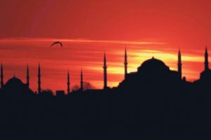 &Uuml;&ccedil; aylar bug&uuml;n başladı! Regaip Kandili ne zaman?