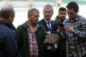 Bursa B&uuml;y&uuml;kşehir yetkilileri Timsah Arena'nın zeminini inceledi