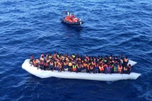 Libya a&ccedil;ıklarında 146 g&ouml;&ccedil;meni taşıyan bot battı!