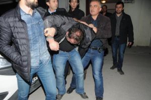 Eskişehir'de tacizci apartman &ccedil;atısında yakalandı