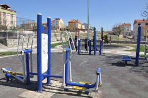 Bursa'da parkı ve spor sahasını ateşe verdiler