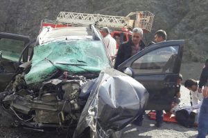 Ciple kamyon &ccedil;arpıştı: 1 &ouml;l&uuml;, 3 yaralı