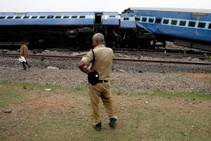 Hindistan'da tren kazası: 32 kişi yaralandı