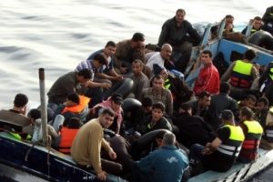 Akdeniz'de g&ouml;&ccedil;men faciası: 150'ye yakın kişi kayıp!