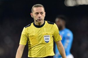 C&uuml;neyt &Ccedil;akır FIFA'nın seminerine katılacak