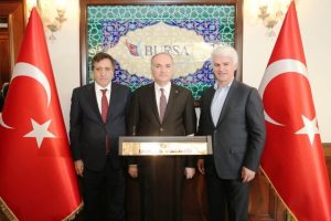 Bakan &Ouml;zl&uuml; Bursa Valisi K&uuml;&ccedil;&uuml;k'&uuml; makamında ziyaret etti