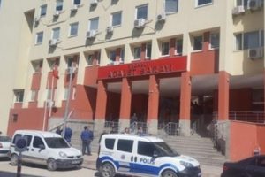 Adliyede avukatların para ve c&uuml;zdanları &ccedil;alındı