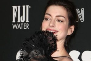 Anne Hathaway'in kıyafeti olay oldu!