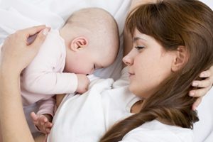 Doğumdan sonraki ilk bin g&uuml;nde beslenmeye dikkat edin!