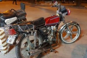 Bursa'da &ccedil;&ouml;p kamyonu ile motorsiklet &ccedil;arpıştı: 1 yaralı