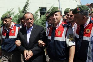 Alaattin &Ccedil;akıcı'ya Cumhurbaşkanı'na hakaretten 10 ay hapis