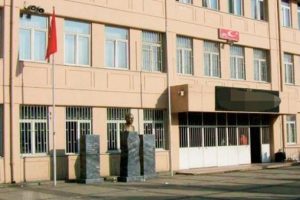 Okulda bir dehşet daha! Topu vermeyince bı&ccedil;akladı