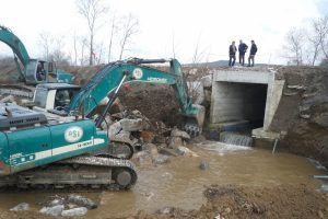 DSİ Bursa'da taşkını &ouml;nlemek i&ccedil;in &ccedil;alışmalarına devam ediyor