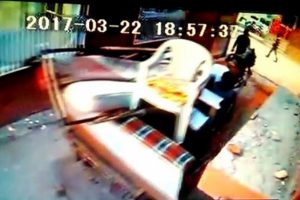 &Ouml;len arkadaşlarının evini at arabasıyla soydular