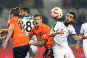 Medipol Başakşehir, Akhisar Belediyespor'a konuk oluyor