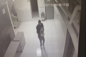 Bursa'da okul hırsızları kameraya b&ouml;yle yansıdı