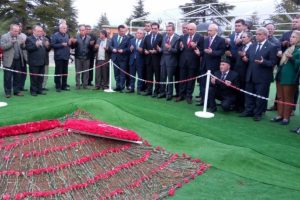 Kılı&ccedil;daroğlu Demirel'in mezarını ziyaret etti