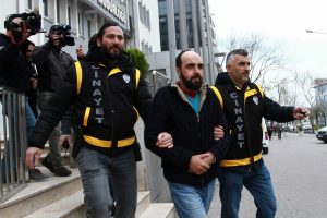 Bursa'da karısını &ouml;ld&uuml;ren zanlı adliyeye sevk edildi