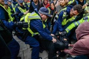 Londra'da ter&ouml;r protestoları olaylı bitti