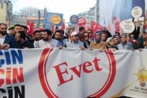 Bakan Kaya gen&ccedil;lerle 'Evet' i&ccedil;in y&uuml;r&uuml;d&uuml;