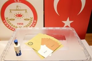 Danimarka'daki T&uuml;rk se&ccedil;menler oy kullanmaya başladı