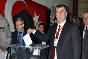 Bursa'da MHP Karacabey teşkilatında Erol'a g&uuml;ven oyu